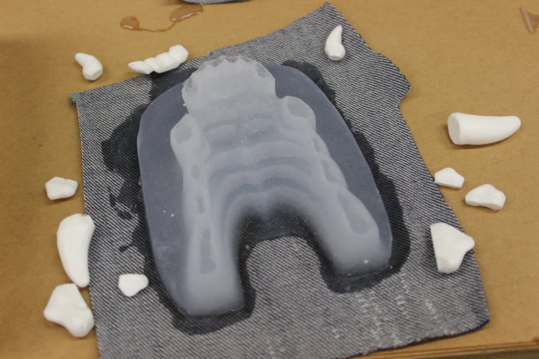 Casting a jawset model in silicone rubber
