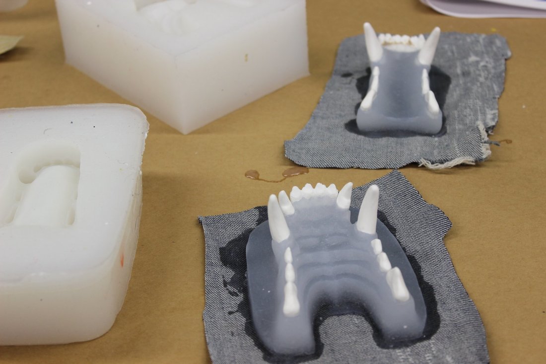  Casting jawset parts in silicone rubber